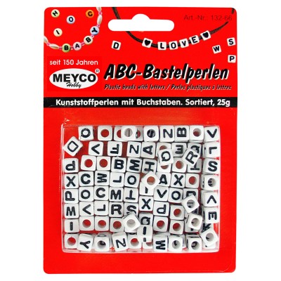 Weiße Buchstabenwürfel mit schwarzer Schrift
