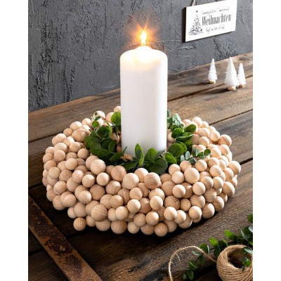 Adventskranz mit Holzkugeln